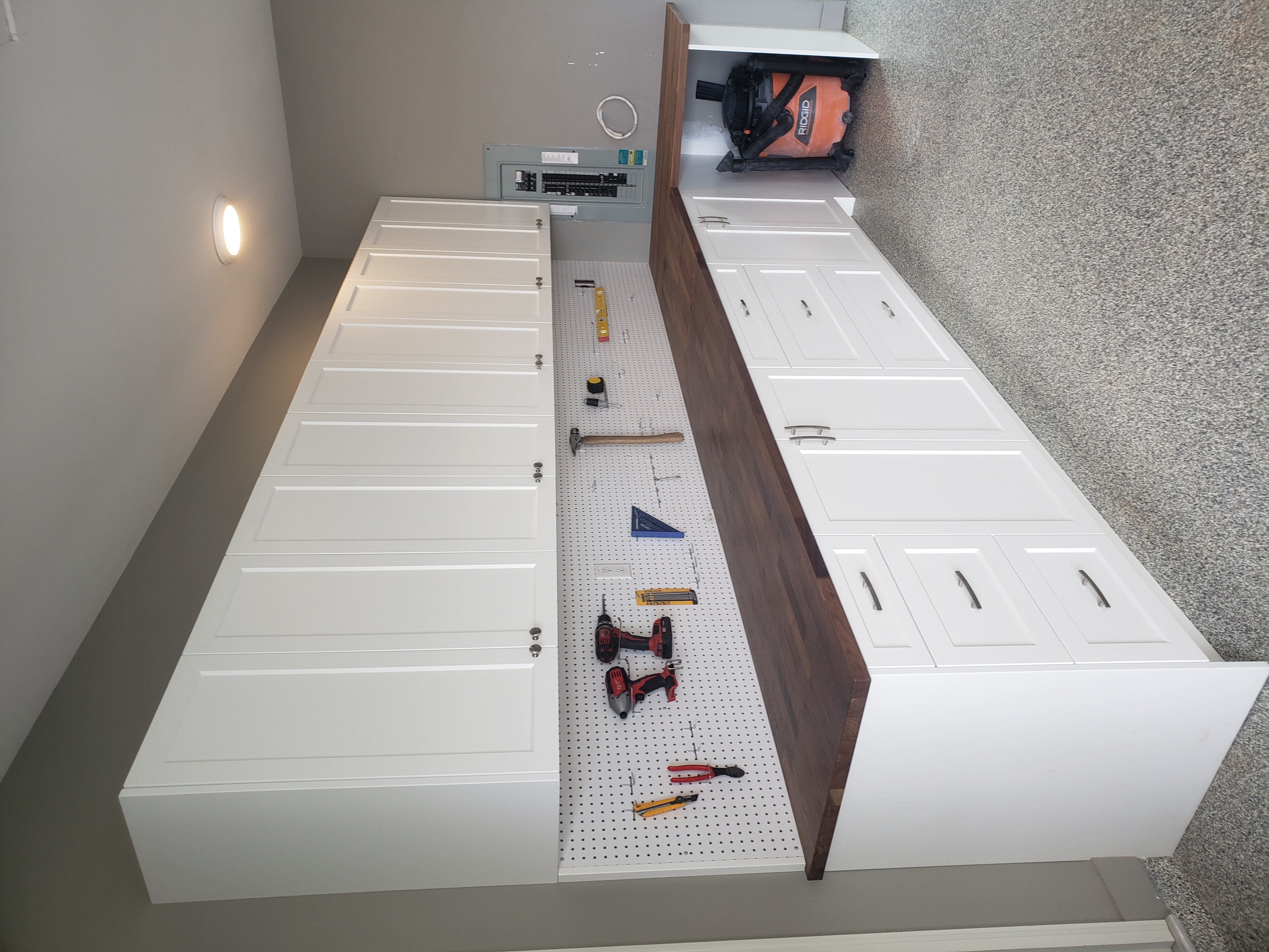 Lornell Garage & Laundry